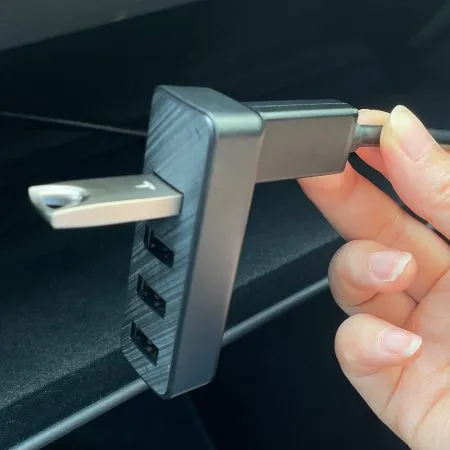Tesla USB hub with blue port for Dashcam and Sentry Mode flash drive